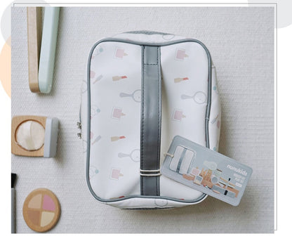 Foldable travel bag with a pattern on a light surface